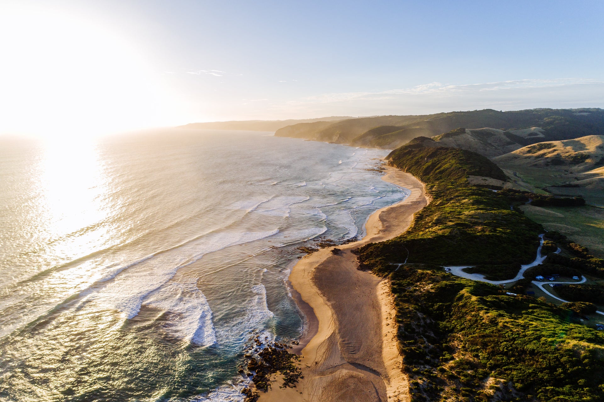 THE GREAT OCEAN ROAD: TWELVE APOSTLES AND 23 OFFSHORE OIL AND GAS RIGS